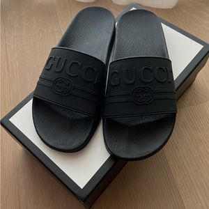 Gucci Black Rubber Slides Logo GG St. Gucci Print Size 39 with Box and Receipt